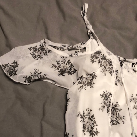 Floral Cold Shoulder Romper - Picture 2 of 4